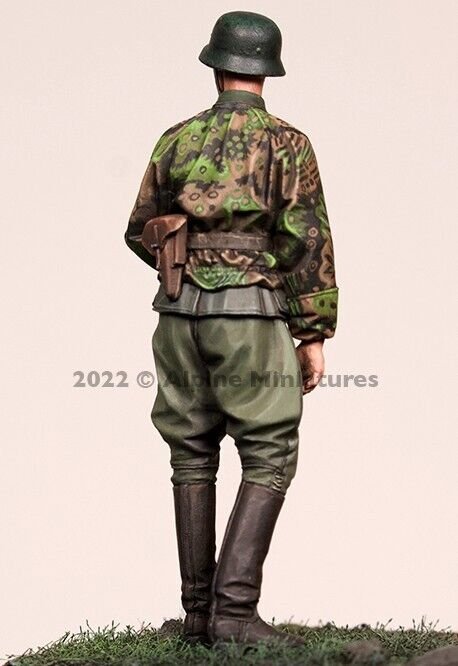 Alpine Miniature 1/35- 35299 WSS Grenadier Officer - Image 4