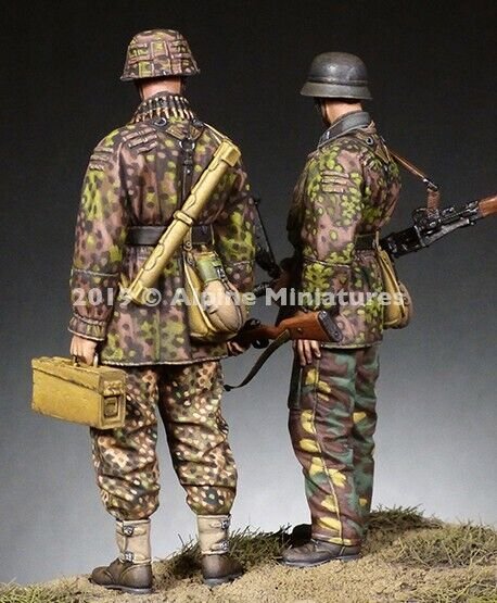 Alpine Miniatures 1/35 - 35268 MG Team 12 SS HJ Set - Image 4