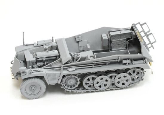 Dragon 6911 1/35 Sd.Kfz.250/3 "Greif" Rommel's Command Half-Track Sd.Kfz.250/Z - Image 4