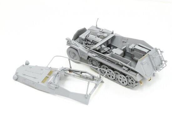 Dragon 6911 1/35 Sd.Kfz.250/3 "Greif" Rommel's Command Half-Track Sd.Kfz.250/Z - Image 10