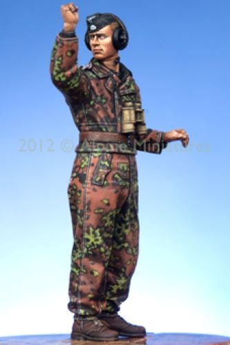 Alpine Miniatures 35139 1/35 WSS Panzer Commander #1 - Image 9