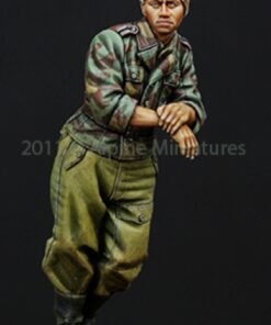 Alternative view of Alpine Miniatures 35145 1/35 WSS AFV Crew Leaning