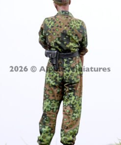 ALPINE MINIATURES 35337 1/35 WSS Panzer Crew - Image 7